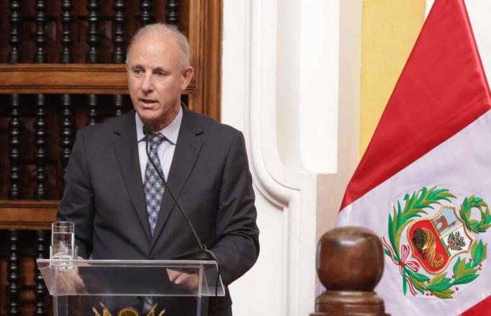 Ministro de la FA de Perú: Vivimos en democracia, estamos en camino de lograr elecciones limpias en 2026 | Noticias