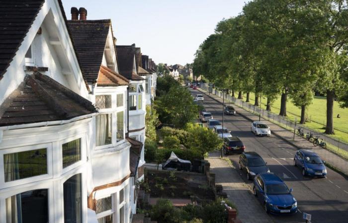 Los precios de la vivienda en el Reino Unido vuelven a subir, lo que supone un golpe para los compradores primerizos.