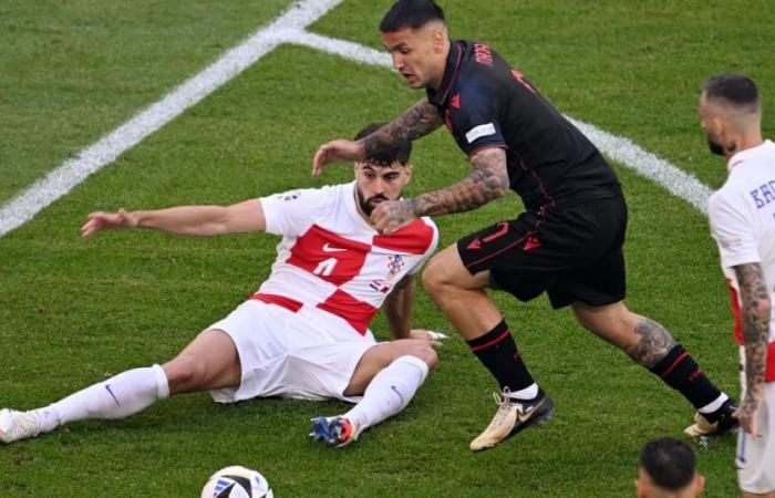 Albania vence a Croacia y complica las cosas en el Grupo B