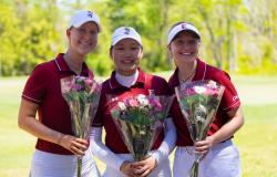 “Las mujeres mayores del golf comparten momentos especiales después de completar carreras condecoradas” .