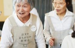 El restaurante japonés “con los pedidos equivocados” busca la inclusión social de personas con demencia