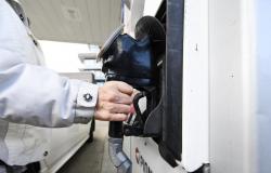 La tasa de inflación anual aumentó al 2,9 por ciento en marzo debido al aumento de los precios de la gasolina.