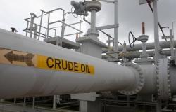 El petróleo cae más de 1 dólar mientras las preocupaciones sobre la demanda superan los riesgos de suministro en Oriente Medio Por Reuters – .
