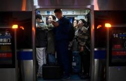 China prohíbe a los deudores tomar trenes de alta velocidad e incluso alojarse en buenos hoteles