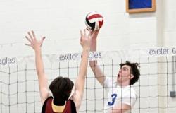 “El voleibol masculino de Exeter permanece invicto con una victoria sobre el gobernador Mifflin -“.