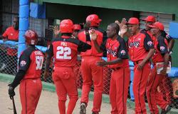 Santiago de Cuba vuelve a liderar a Villa Clara en el béisbol nacional