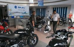 El precio de las acciones de Bajaj Auto cae un 3% después de los resultados del cuarto trimestre; ¿Debería comprar, vender o mantener las acciones? – .