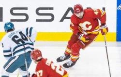 “Klapka entierra el primer gol de la NHL cuando los Flames terminan la temporada con una victoria sobre los Sharks”.