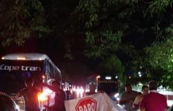 Transportistas y comunidades bloquean cinco puntos del Cesar en protesta por las fotomultas