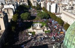 En multitudinaria manifestación asistieron más de 150 mil personas en Plaza de Mayo