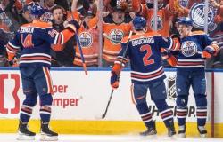 “El triplete de Zach Hyman lleva a Edmonton Oilers a vencer a Los Angeles Kings en el Juego 1 -“.