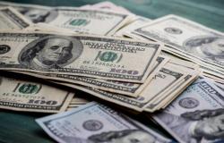 El dólar cae tras los datos bajistas del PMI