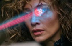 El nuevo tráiler de ‘Atlas’ lleva a Jennifer López a controlar robots asesinos gigantes en planetas alienígenas