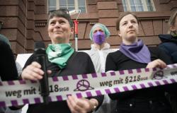 Los persistentes obstáculos al aborto en Alemania: tres días de reflexión y la búsqueda de un médico dispuesto a realizarlo