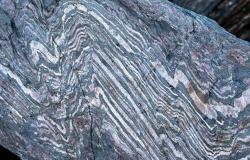 Encontraron en Groenlandia un grupo de rocas que guardan el registro más antiguo del campo magnético de la Tierra.