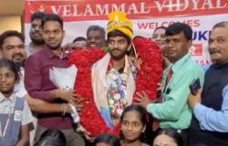 Ver: D Gukesh recibe una bienvenida de héroe en el aeropuerto de Chennai después de una histórica victoria en el torneo de ajedrez de Candidatos