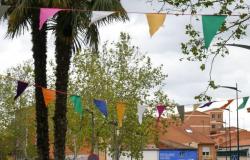 San José Obrero se viste de fiesta con banderas de tela hechas por sus vecinos