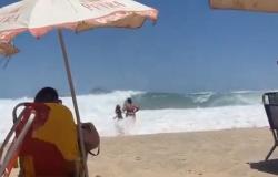 La ola gigante en una exclusiva playa de Brasil que arrasó con todo