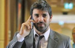 El diputado Joaquín Lavín sufrió robo de efectos personales en un centro de servicios de la Ruta 68 – Publimetro Chile – .