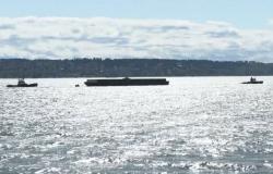 La última barcaza desbocada de Vancouver estaba atada a una boya que se soltó