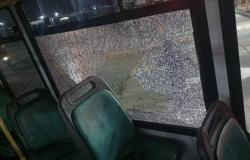 La intransigencia sindical atacó con piedras a los autobuses DOTA que no se sumaron a la huelga general