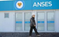 ANSES y Milei confirmaron AUMENTOS y BONIFICACIONES para jubilados, pensionados y planes sociales en mayo