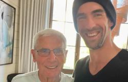 Michael Phelps honra al entrenador olímpico de natación Jon Urbanchek después de su muerte
