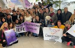 Karina Milei llegó a Santa Fe, en medio de la euforia de los jóvenes libertarios