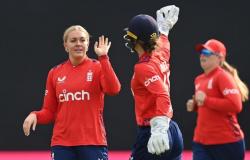 “Eng v Pak, primer T20I femenino: Amy Jones aprovecha las emociones para ofrecer el partido número 100 de sus sueños”.