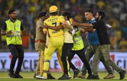 Hombre ingresa al terreno para encontrarse con Dhoni durante el partido de IPL en Gujarat, arrestado –.