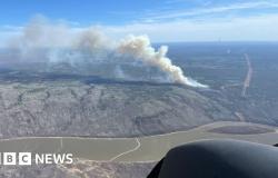 Miles de personas dijeron que evacuaran debido a un incendio forestal en Columbia Británica y Canadá