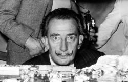 Dalí y los rinocerontes, los huevos y otras obsesiones del genio que sólo quiso reinventarse