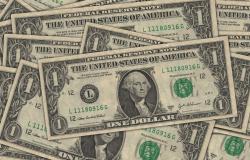 El dólar acumuló su primera suba semanal en un mes