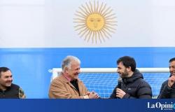 Ignacio Torres inauguró cancha sintética de fútbol en Tecka