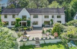 “La impresionante casa galesa de Charlotte Church se vende por encima del precio de venta después de meses en el mercado”.
