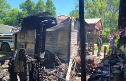 Un cobertizo incendiado destruye una casa familiar en el condado de Riley