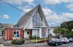 “El edificio de la iglesia Divine Wellington reduce $ 1 millón del precio, todo lo relacionado con la propiedad, bajo OneRoof -” .