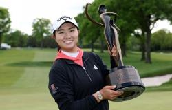 “Rose Zhang emerge para ganar en la Cognizant Founders Cup de la LPGA, Nelly Korda no logra establecer un récord de racha ganadora en solitario”.