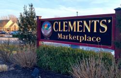 “Clements’ Marketplace abre una nueva ubicación en Bristol RI -“.
