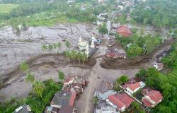 Aumenta a 41 el número de muertos por inundaciones y corrientes de lodo volcánico en Indonesia