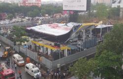 La política por el colapso de una valla publicitaria en Mumbai, el propietario de la empresa sigue prófugo