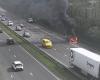 “El incendio de un coche M4 provoca retrasos en la autopista – actualizaciones en vivo -“.