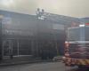 “Edificio comercial del centro histórico de Snoqualmie destruido en un incendio nocturno” .