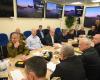 El primer ministro Netanyahu se reúne con el gabinete de guerra y las FDI dicen que Israel está “preparado y listo” para una variedad de escenarios.