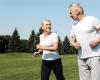 ¿Cuál es el ejercicio más recomendado para mayores de 50 años que mejora el equilibrio y previene caídas? – .
