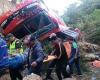 Más de 40 pasajeros heridos y cinco muertos tras quedar atascado un autobús en los Valles de Santa Cruz