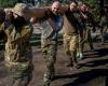 El presidente de Ucrania firmó una ley que busca incrementar el reclutamiento militar