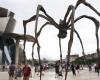 El candelabro del Museo Guggenheim de Bilbao consigue 6 millones de euros para las obras del muelle