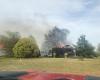 El Departamento de Bomberos de Hutchinson responde al incendio de una casa que provocó otros incendios