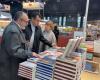 Tras abandonar el acto oficial, Cifelli recorrió hoy la Feria del Libro “como un lector más”